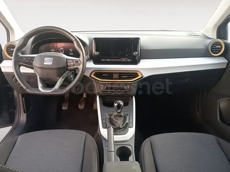 Usado Seat Arona Style 115 CV (84 kW) 2025 Gris / plata SUV