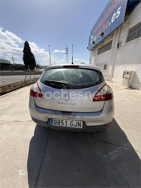 Usado Renault Mégane II Dynamique 105 CV (77 kW) 2008 Gris / plata Berlina
