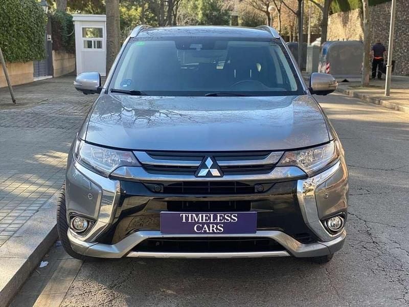Usado Mitsubishi Outlander P-HEV 203 CV (149 kW) 2017 Gris / plata SUV