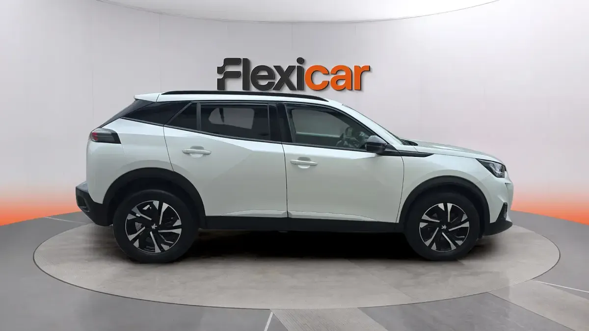 Usado Peugeot 2008 Active 100 CV (73 kW) 2023 Blanco SUV