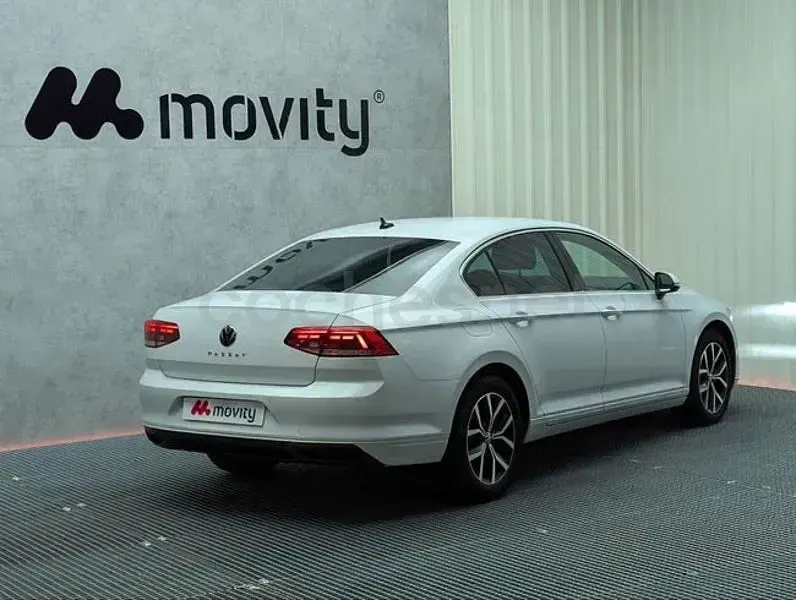 Usado VW Passat Executive 150 CV (110 kW) 2022 Blanco Familiar