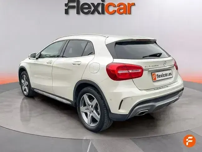 Usado Mercedes GLA220 AMG line 177 CV (130 kW) 2016 Blanco SUV