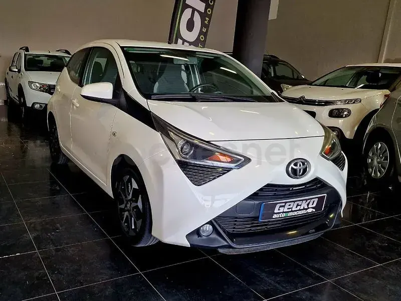 Usado Toyota Aygo X-cite 72 CV (52 kW) 2020 Blanco Utilitario