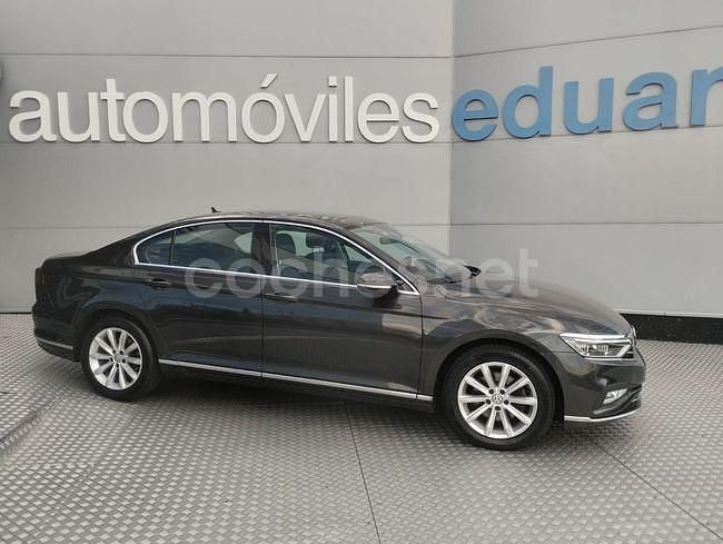 Gris / plata Usado 2020 VW Passat Berlina | 18.500 € (Precio justo) - Imagen 1/4