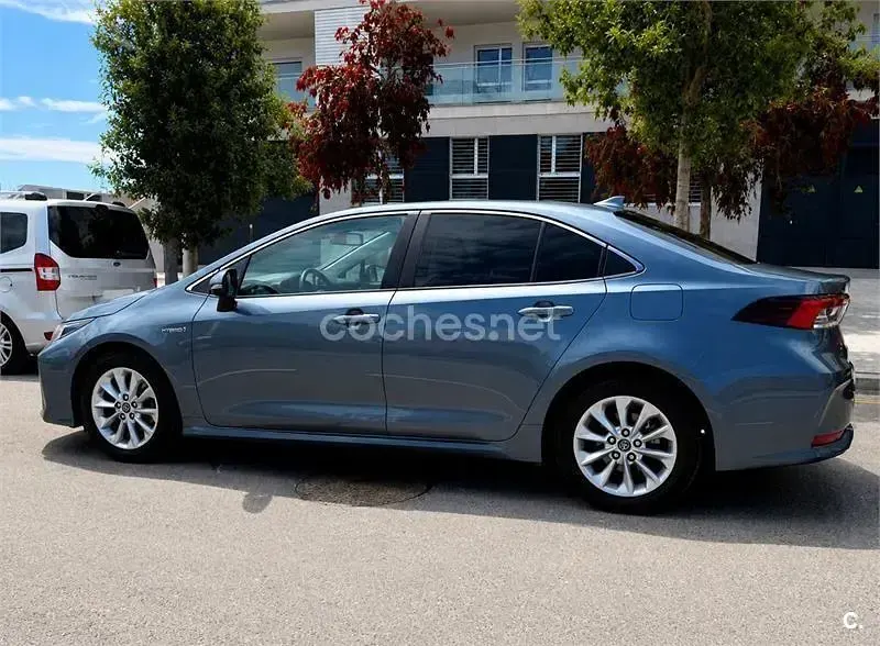 Usado Toyota Corolla Business Edition 122 CV (89 kW) 2019 Azul Berlina