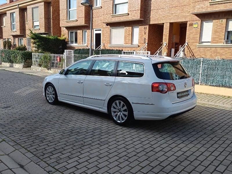 Usado VW Passat R-line 140 CV (102 kW) 2008 Blanco Familiar