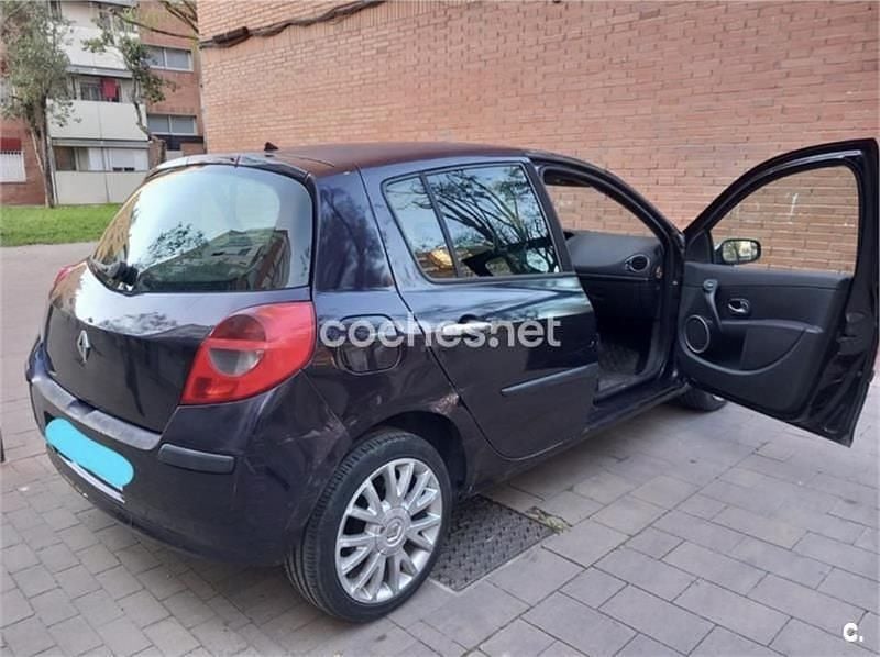 Negro Usado 2007 Renault Clio II Dynamique Berlina | 2400 € (Buen precio) - Imagen 1/4
