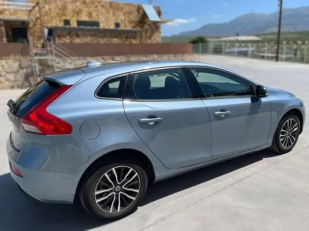 Usado Volvo V40 Momentum 120 CV (88 kW) 2016 Azul Utilitario