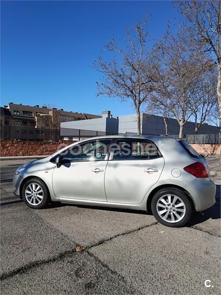 Usado Toyota Auris Luna 124 CV (91 kW) 2007 Beige Berlina