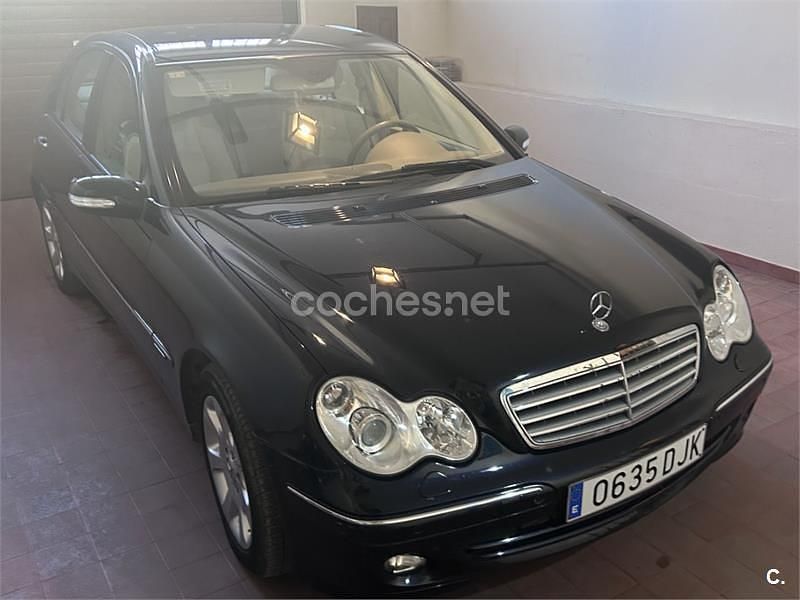 Usado Mercedes C220 Elegance 143 HP (105 kW) 2005 Azul Sedan