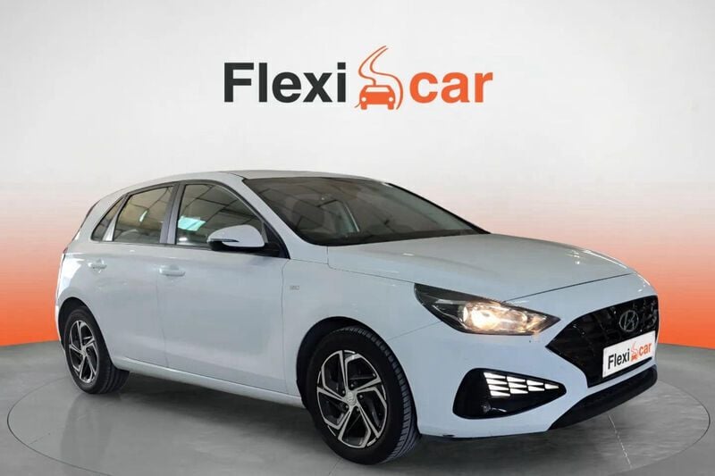 Blanco Usado 2022 Hyundai i30 Berlina | 13.990 € (Buen precio) - Imagen 1/4