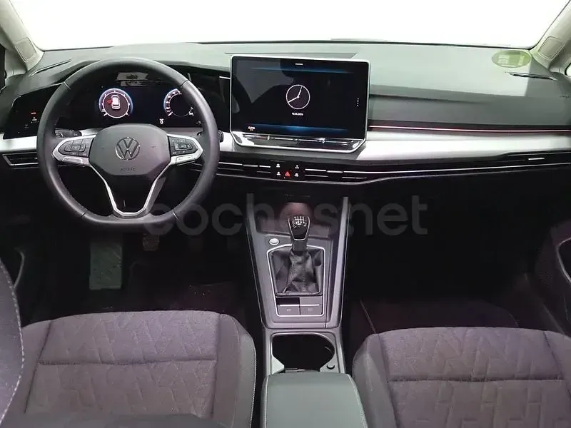 Usado VW Golf VIII 115 CV (84 kW) 2025 Gris / plata Berlina