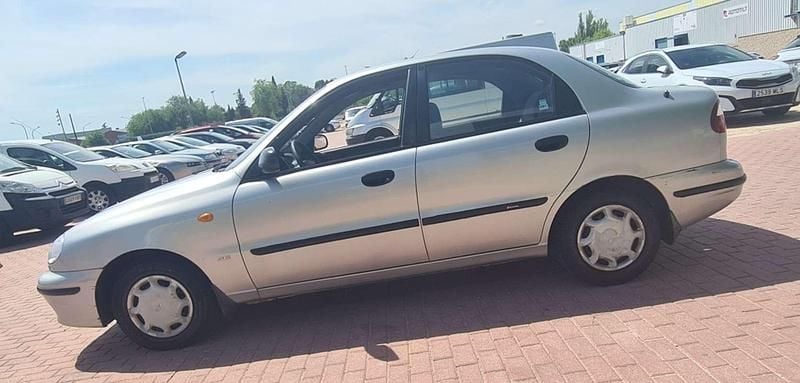 Usado Chevrolet Lanos SX 106 CV (77 kW) 1999 Gris Berlina