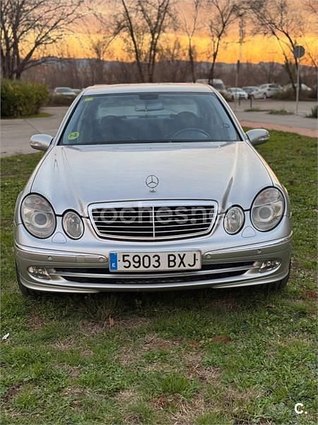 Usado Mercedes E500 Avantgarde 306 CV (225 kW) 2002 Gris / plata Berlina