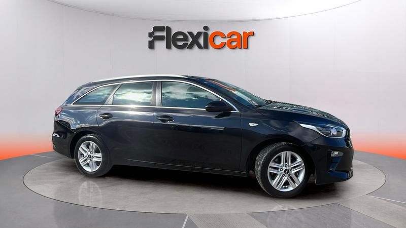 Usado Kia Ceed 136 CV (100 kW) 2020 Negro Utilitario