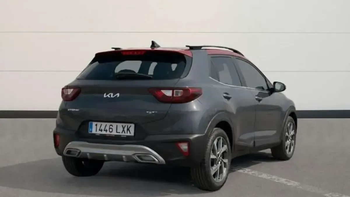 Usado Kia Stonic GT-Line 120 CV (88 kW) 2022 Gris SUV