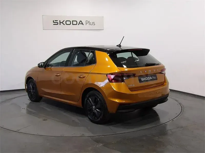 Usado Skoda Fabia Style 95 CV (69 kW) 2022 Naranja Utilitario