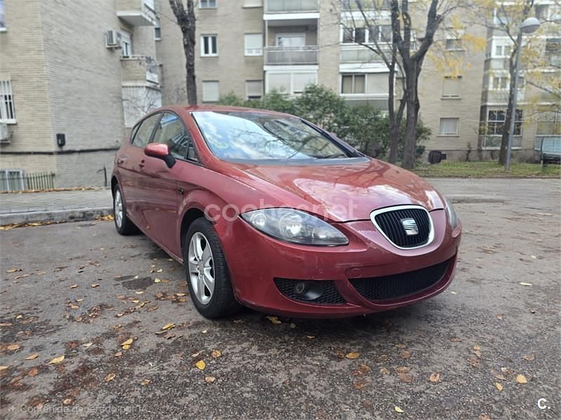 Usado Seat Leon Reference 105 CV (77 kW) 2006 Rojo Berlina