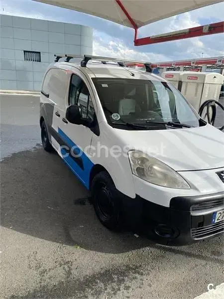 Usado Peugeot Partner Tepee Access 75 CV (55 kW) 2011 Blanco Monovolumen