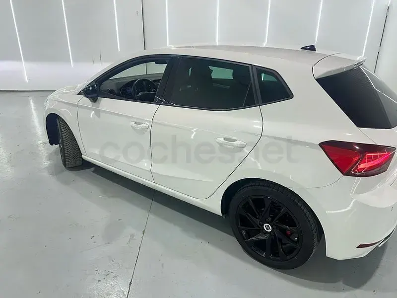 Usado Seat Ibiza FR 150 CV (110 kW) 2022 Blanco Utilitario