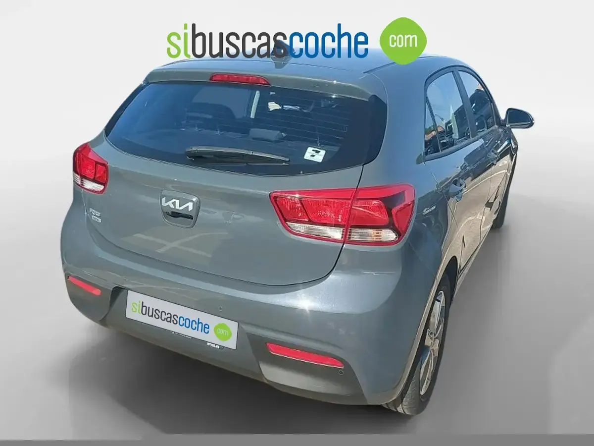 Usado Kia Rio 100 CV (73 kW) 2023 Gris/plata