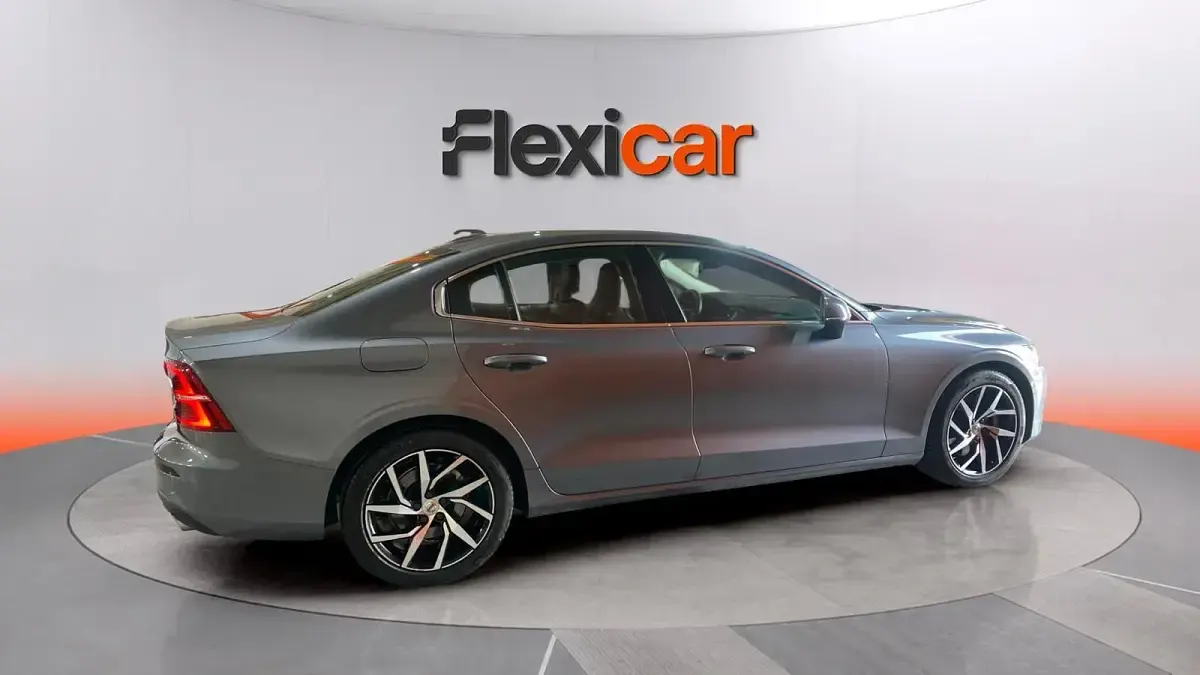 Usado Volvo S60 190 CV (139 kW) 2020 Gris Berlina