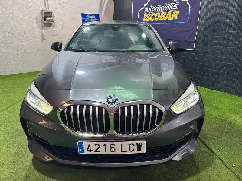 Usado BMW 118 150 CV (110 kW) 2019 Gris / plata Berlina