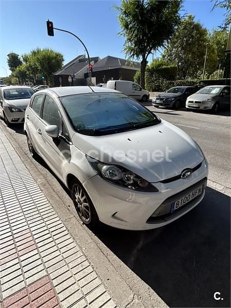 Blanco Usado 2011 Ford Fiesta Trend Utilitario | 4300 € (Buen precio) - Imagen 1/4