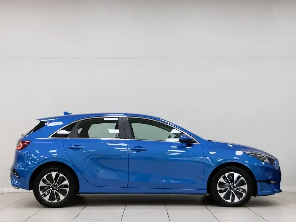 Usado Kia Ceed 100 CV (73 kW) 2025 Azul Utilitario
