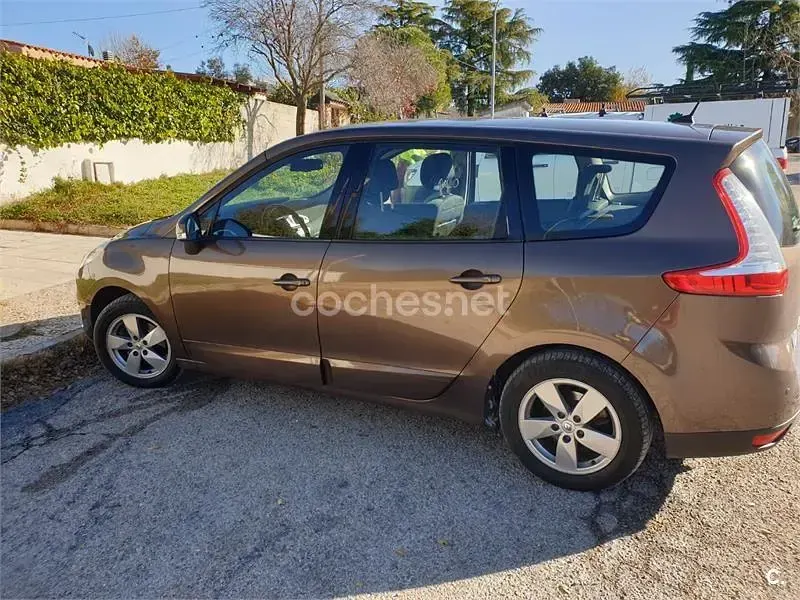 Usado Renault Scenic E-Tech Dynamique 130 CV (95 kW) 2010 Marrón Monovolumen