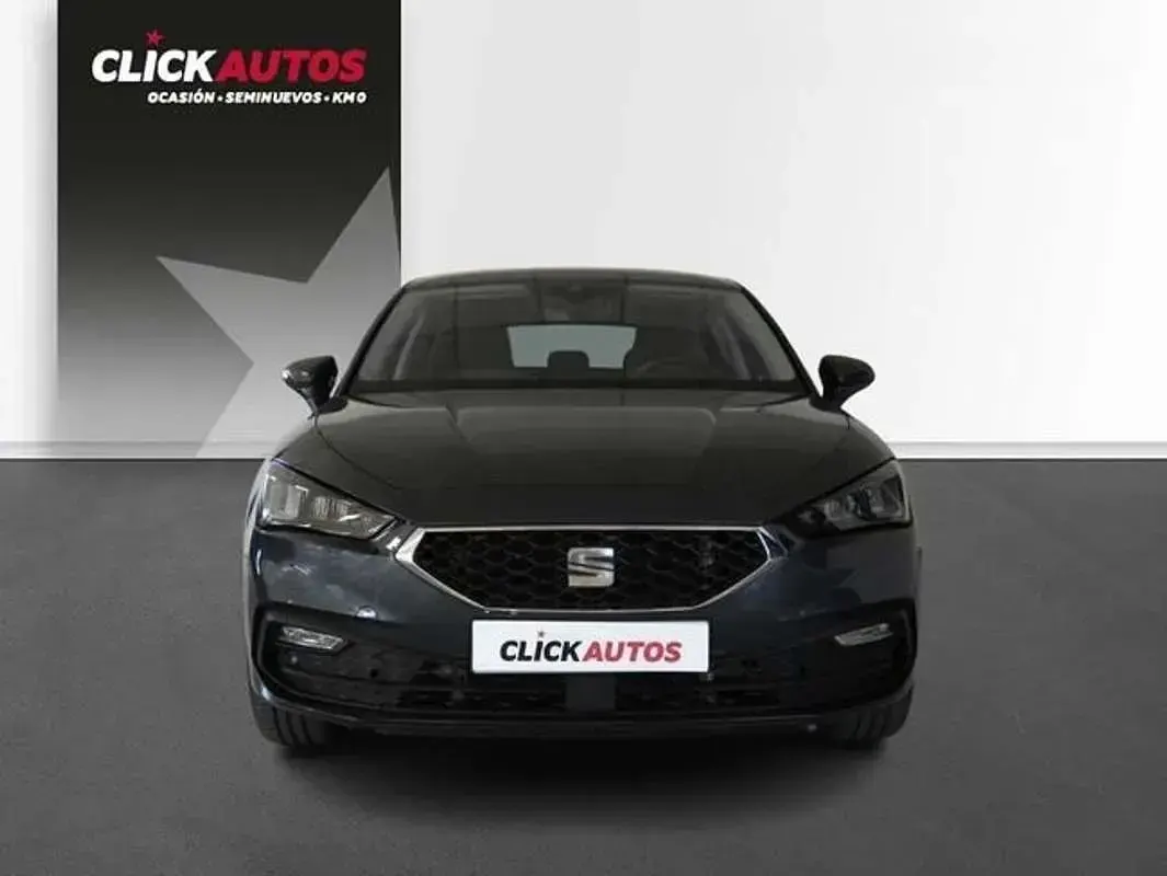 Usado Seat Leon Style 125 CV (91 kW) 2023 Gris Utilitario