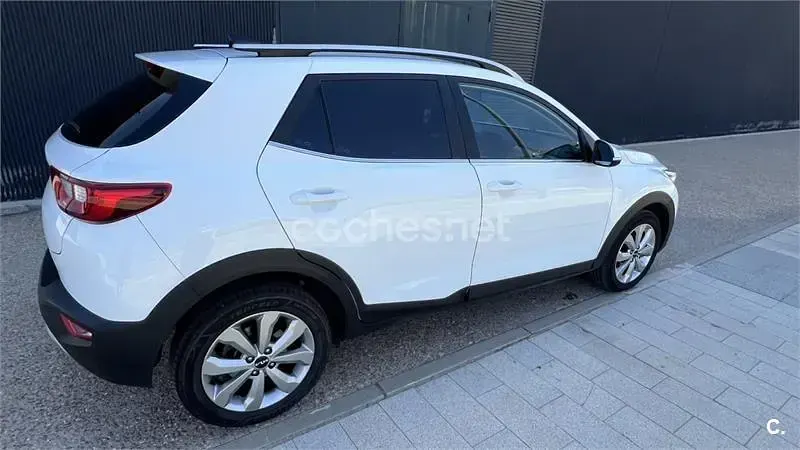 Usado Kia Stonic Plus 84 CV (61 kW) 2022 Blanco SUV