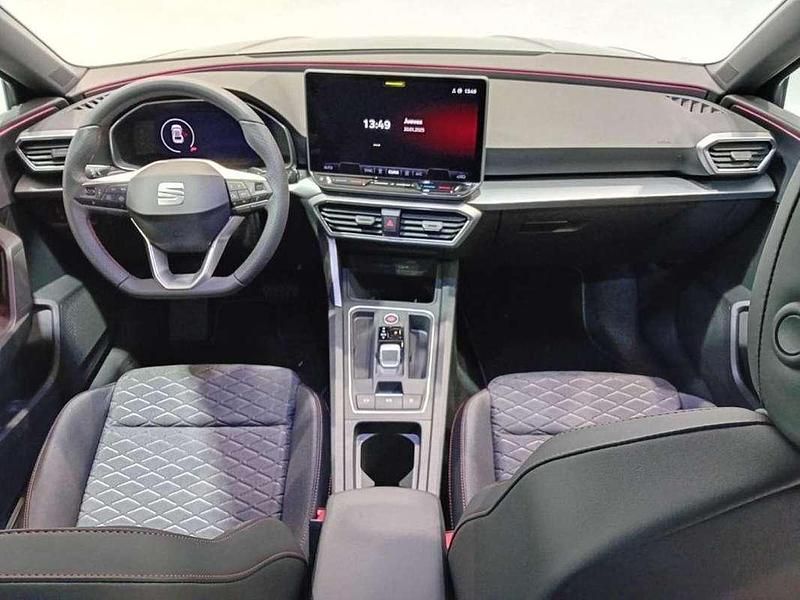 Usado Seat Leon FR 150 CV (110 kW) 2024 Rojo Familiar