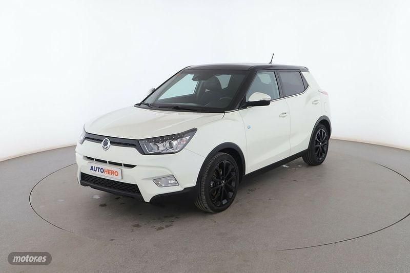 Blanco Usado 2017 Ssangyong (KGM) Tivoli Limited SUV | 12.999 € - Imagen 1/3