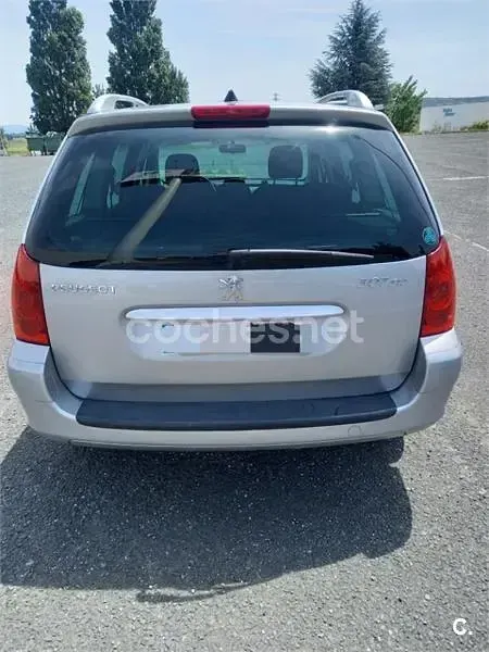 Usado Peugeot 307 90 CV (66 kW) 2007 Gris / plata Familiar