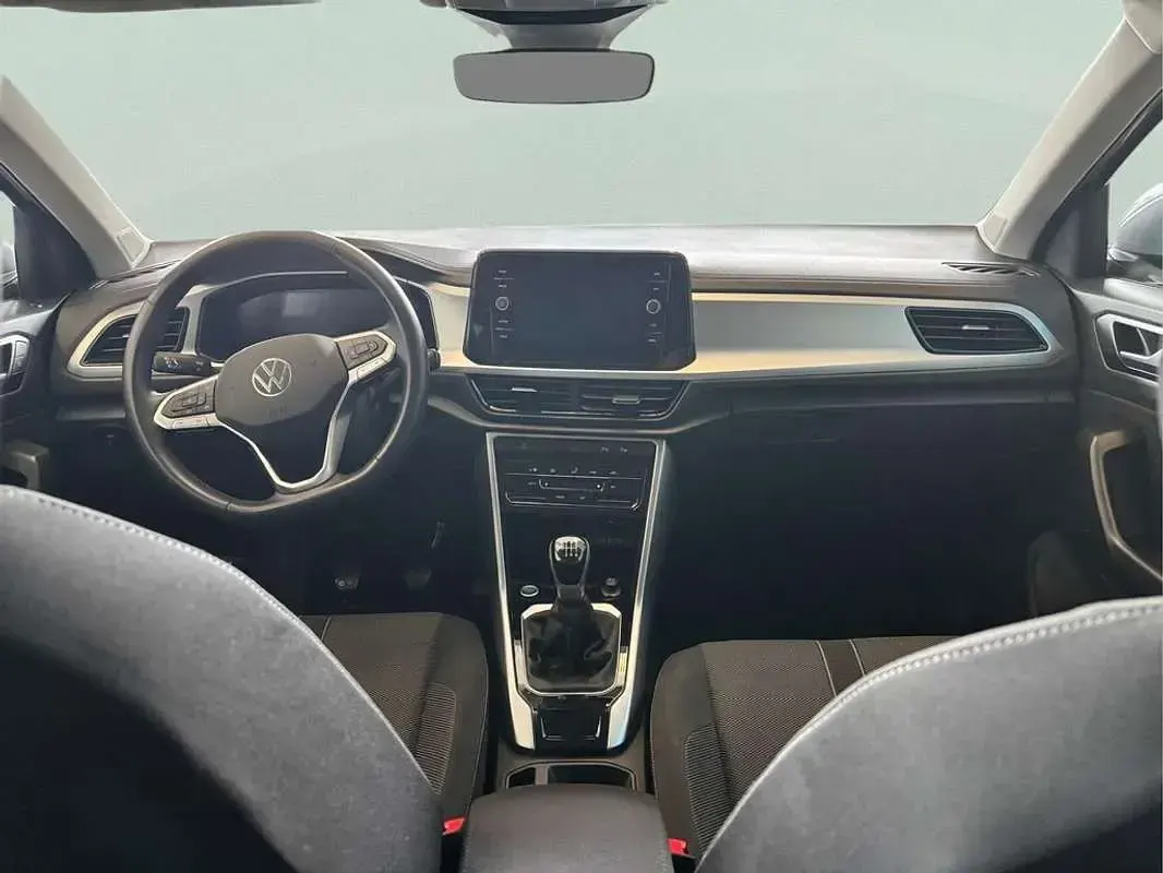 Usado VW T-Roc 116 CV (85 kW) 2025 Gris SUV