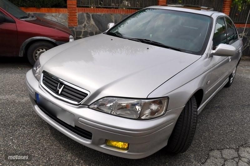 Usado Honda Accord Elegance 147 CV (108 kW) 2000 Plateado Berlina