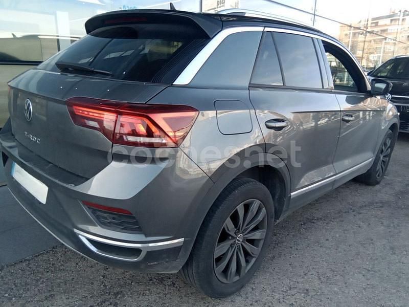Usado VW T-Roc Sportline 150 CV (110 kW) 2021 Gris / plata SUV