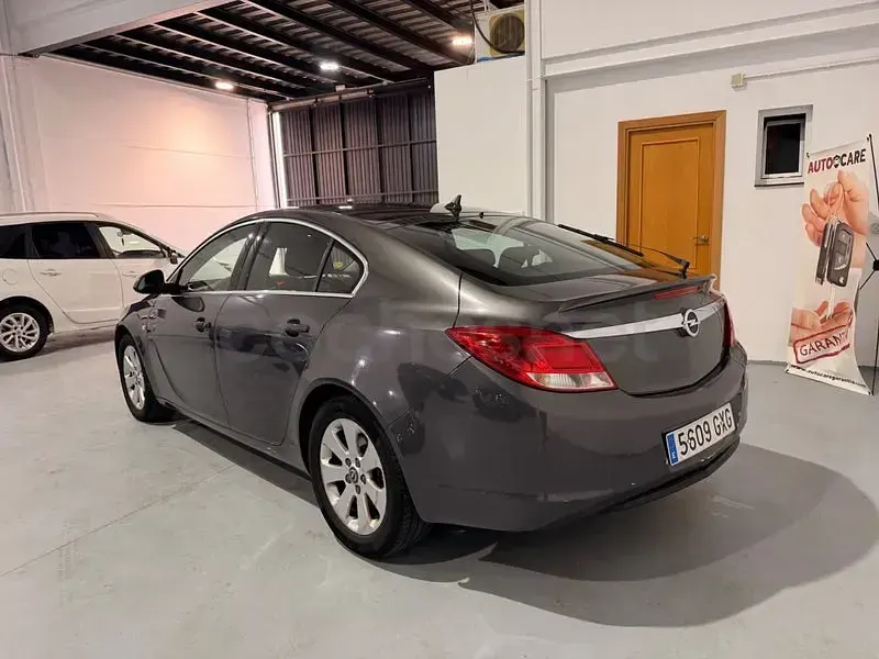 Usado Opel Insignia Edition 130 CV (95 kW) 2010 Gris / plata Berlina