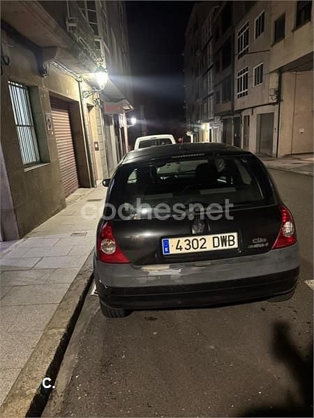 Usado Renault Clio II Authentique 75 CV (55 kW) 2006 Negro Berlina