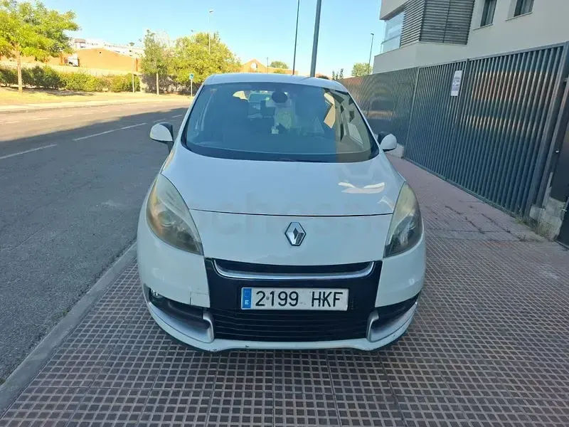 Usado Renault Scénic III Expression 95 CV (69 kW) 2013 Blanco Monovolumen