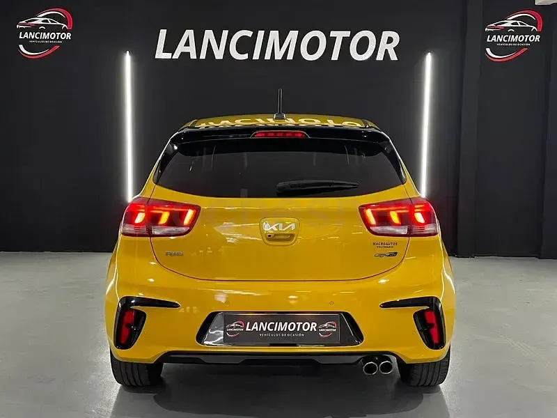 Usado Kia Rio GT-Line 100 CV (73 kW) 2023 Amarillo Berlina