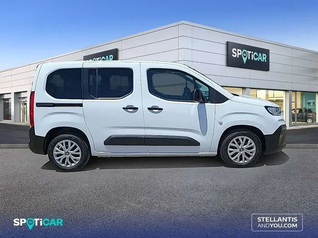 Usado Fiat Doblò 101 CV (74 kW) 2025 Blanco Monovolumen