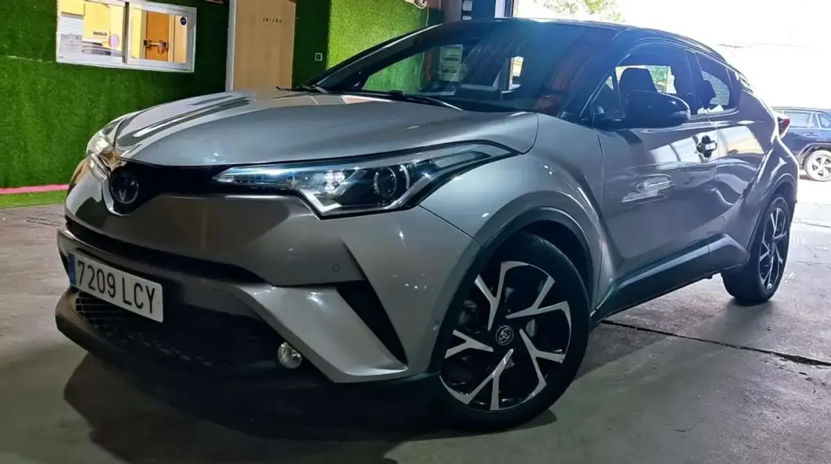 Usado Toyota C-HR Advance 122 CV (89 kW) 2020 Gris SUV