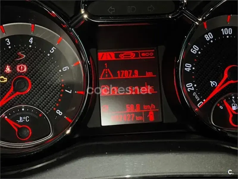 Usado Opel Adam Rocks S 150 CV (110 kW) 2015 Granate Utilitario