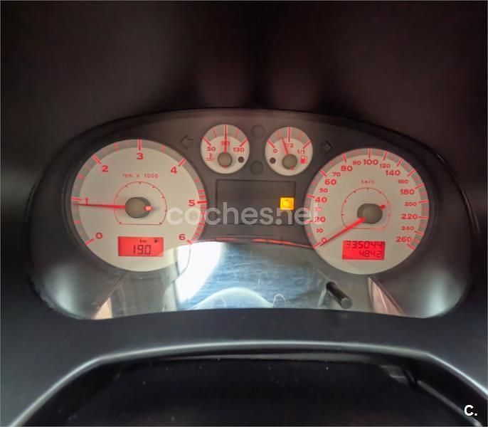 Usado Seat Leon 150 CV (110 kW) 2005 Rojo Utilitario