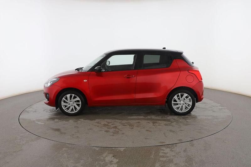 Usado Suzuki Swift 83 CV (61 kW) 2023 Rojo Utilitario