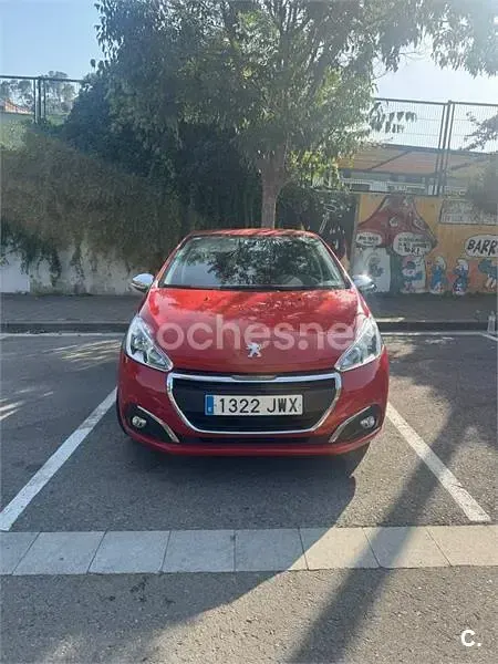 Usado Peugeot 208 Style 110 CV (80 kW) 2017 Naranja Utilitario