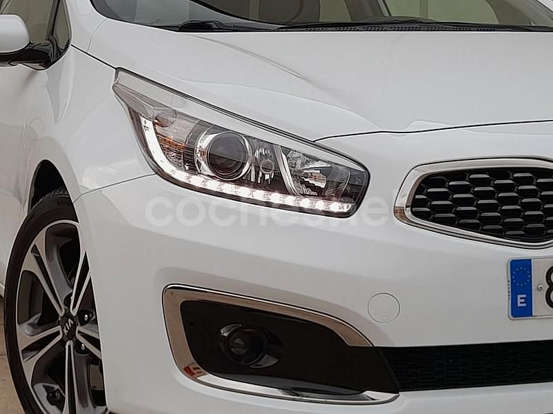 Usado Kia Ceed Sportswagon 136 CV (100 kW) 2017 Blanco Familiar