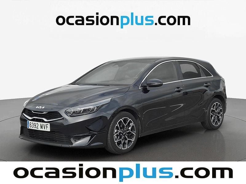 Używany Kia Ceed Style 101 KM (74 kW) 2024 Czarny Hatchback